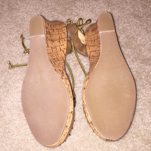 Red Lips Wedge Toe Heels - Picture 4 of 8